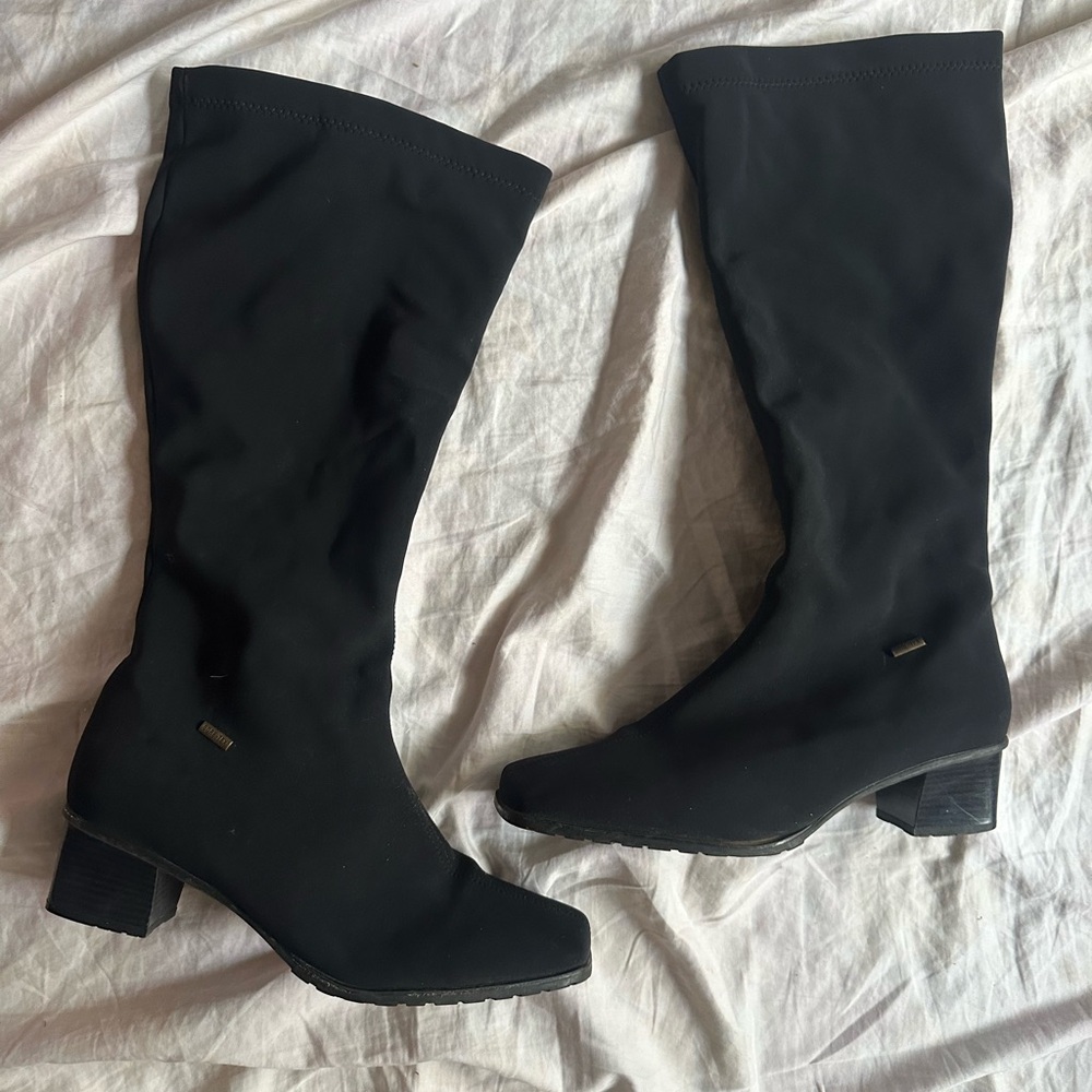 Gortex 90s square toe boots. Truly iconic shoe. Size 7.5